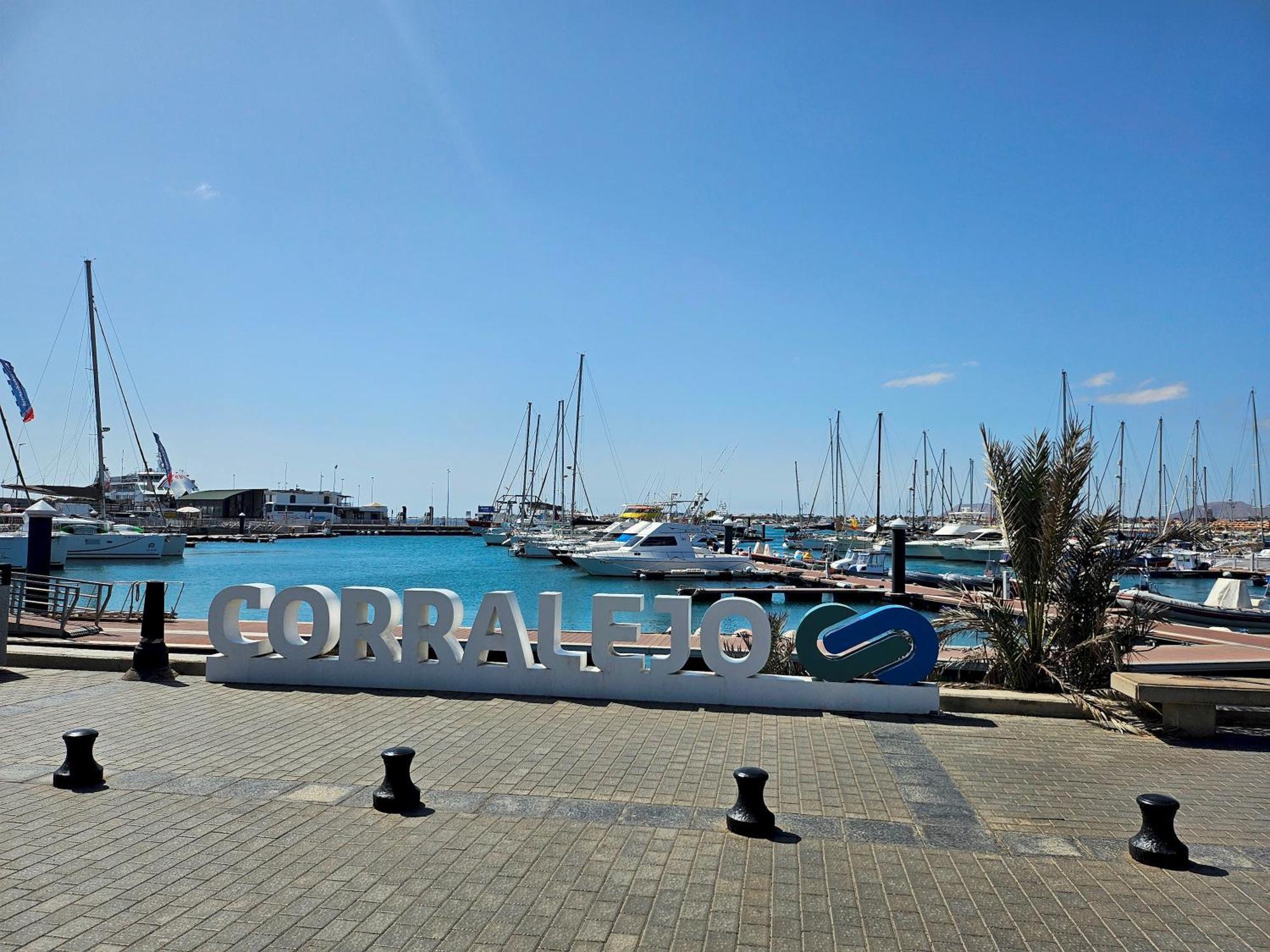Corralejo Coliving By Amazzzing Travelホステル エクステリア 写真